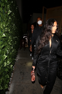 Kim Kardashian feet photo thumbnail