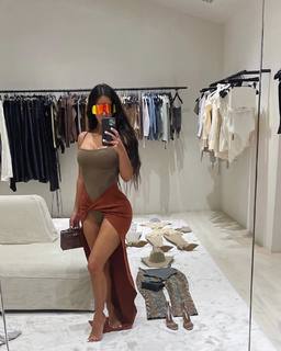 Kim Kardashian feet photo thumbnail