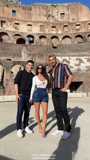 Kim Kardashian feet photo thumbnail