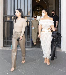 Kim Kardashian feet photo thumbnail