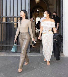 Kim Kardashian feet photo thumbnail