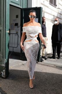 Kim Kardashian feet photo thumbnail