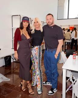 Kim Kardashian feet photo thumbnail