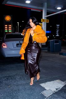 Kim Kardashian feet photo thumbnail