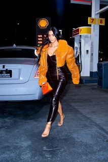 Kim Kardashian feet photo thumbnail