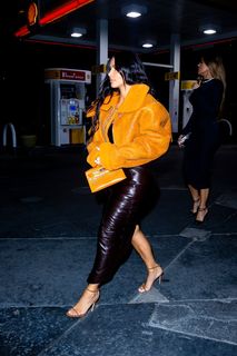 Kim Kardashian feet photo thumbnail