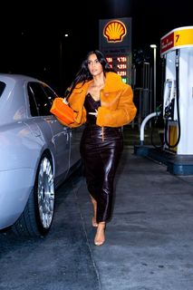 Kim Kardashian feet photo thumbnail