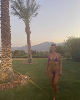 Kim Kardashian feet photo thumbnail