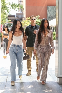 Kim Kardashian feet photo thumbnail