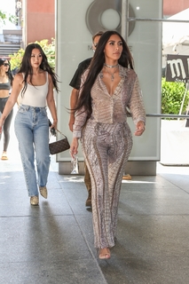Kim Kardashian feet photo thumbnail
