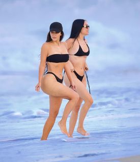 Kim Kardashian feet photo thumbnail
