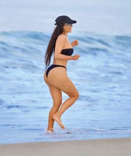 Kim Kardashian feet photo thumbnail