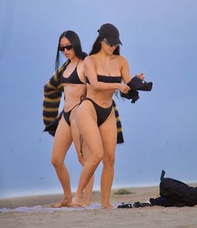 Kim Kardashian feet photo thumbnail