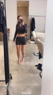 Kim Kardashian feet photo thumbnail