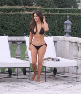 Kim Kardashian feet photo thumbnail