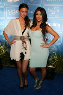 Kim Kardashian feet photo thumbnail