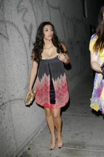 Kim Kardashian feet photo thumbnail