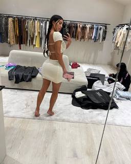 Kim Kardashian feet photo thumbnail