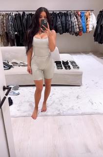 Kim Kardashian feet photo thumbnail