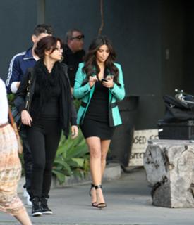 Kim Kardashian feet photo thumbnail