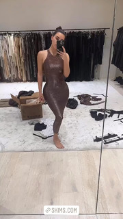 Kim Kardashian feet photo thumbnail