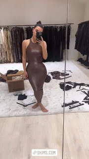 Kim Kardashian feet photo thumbnail