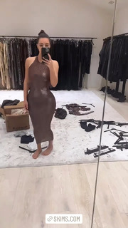 Kim Kardashian feet photo thumbnail