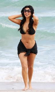 Kim Kardashian feet photo thumbnail