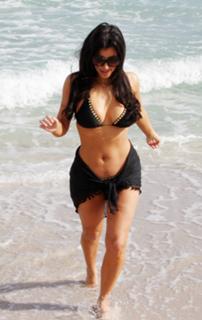 Kim Kardashian feet photo thumbnail