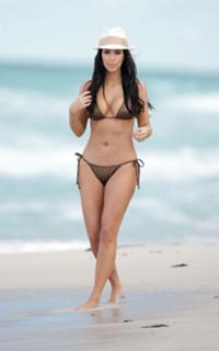 Kim Kardashian feet photo thumbnail