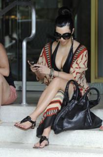 Kim Kardashian feet photo thumbnail
