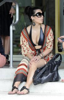 Kim Kardashian feet photo thumbnail