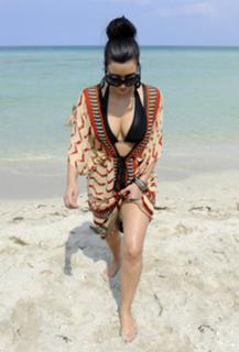 Kim Kardashian feet photo thumbnail