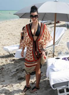 Kim Kardashian feet photo thumbnail