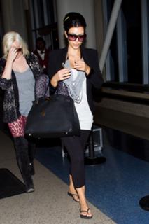 Kim Kardashian feet photo thumbnail