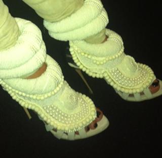 Kim Kardashian feet photo thumbnail