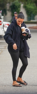 Kim Kardashian feet photo thumbnail