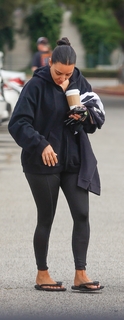 Kim Kardashian feet photo thumbnail