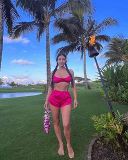 Kim Kardashian feet photo thumbnail