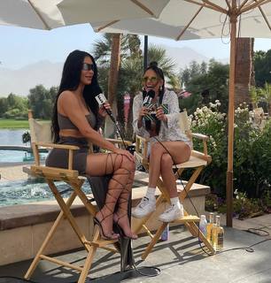 Kim Kardashian feet photo thumbnail