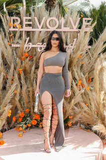 Kim Kardashian feet photo thumbnail