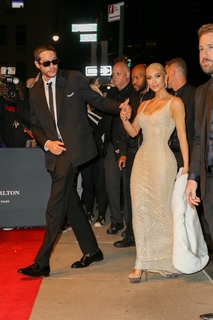 Kim Kardashian feet photo thumbnail