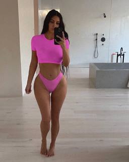 Kim Kardashian feet photo thumbnail