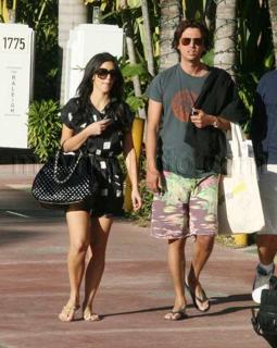 Kim Kardashian feet photo thumbnail