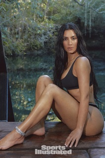 Kim Kardashian feet photo thumbnail