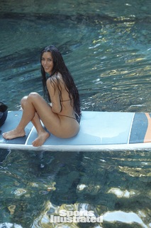 Kim Kardashian feet photo thumbnail