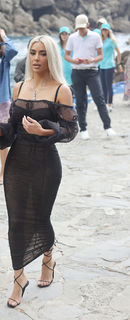 Kim Kardashian feet photo thumbnail