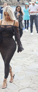 Kim Kardashian feet photo thumbnail