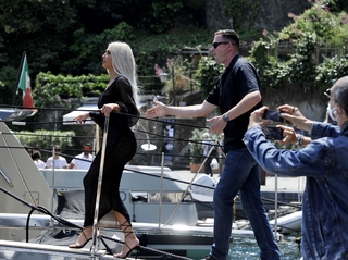 Kim Kardashian feet photo thumbnail