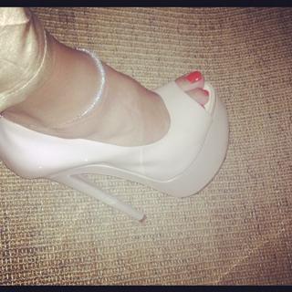 Kim Kardashian feet photo thumbnail